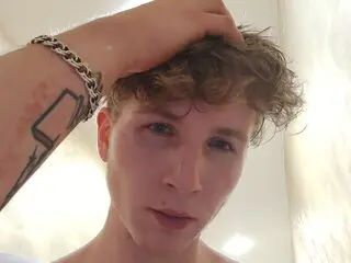 Nackt jasminlive video LouieButovski