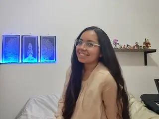 Adult real online UmaHudson