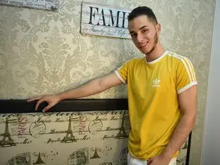 Spielzeug nude shows KylerOwen